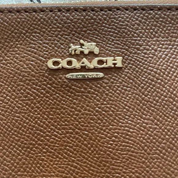 Coach large Wristlet - Picture 3 of 9